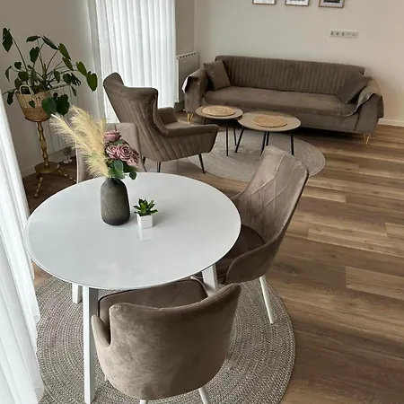 Golden Nest Apartamento *